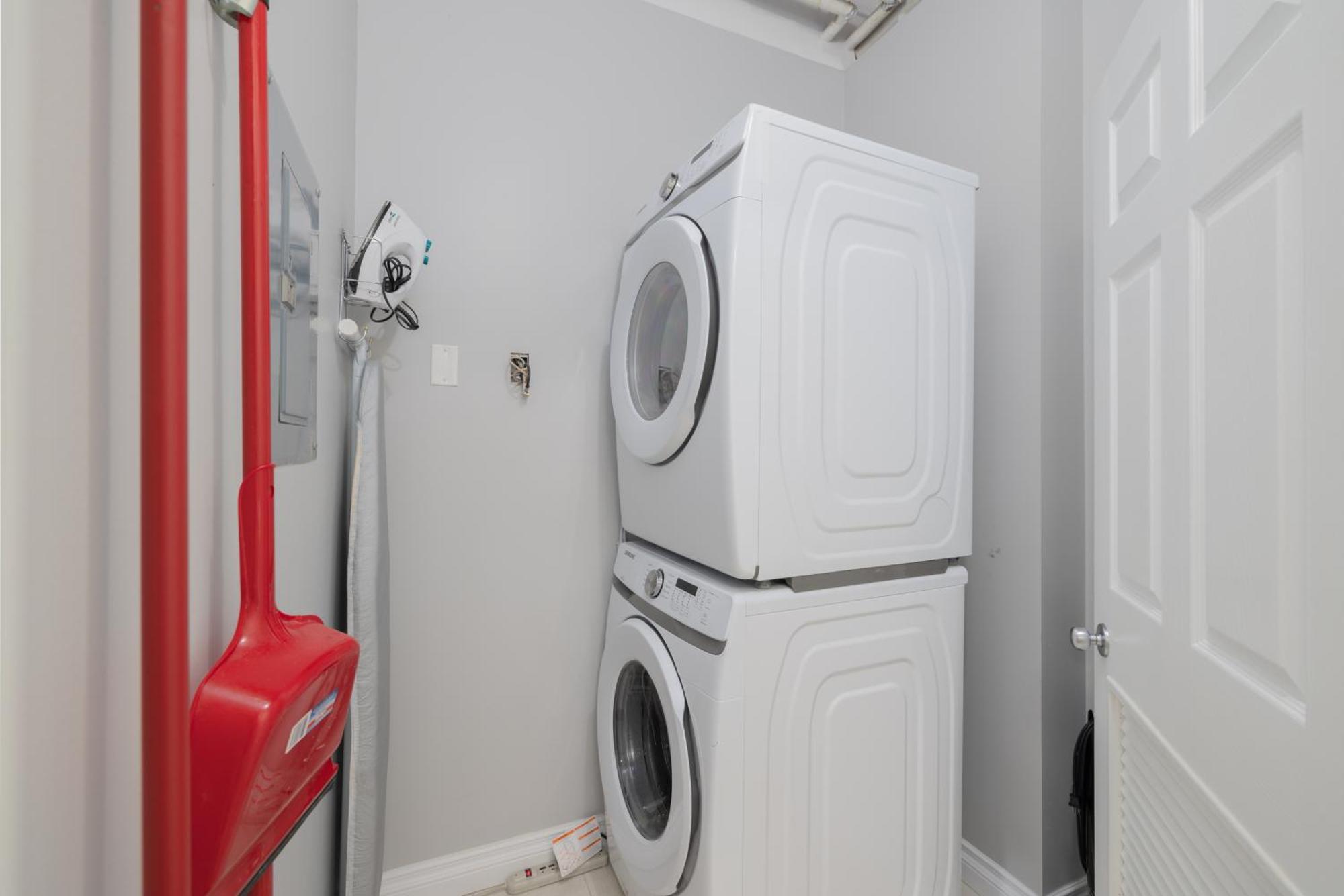 Obasa Suites @ The Hamilton Regina Bagian luar foto
