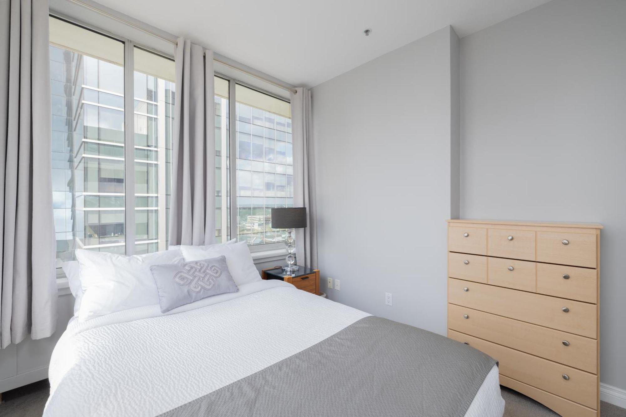 Obasa Suites @ The Hamilton Regina Bagian luar foto